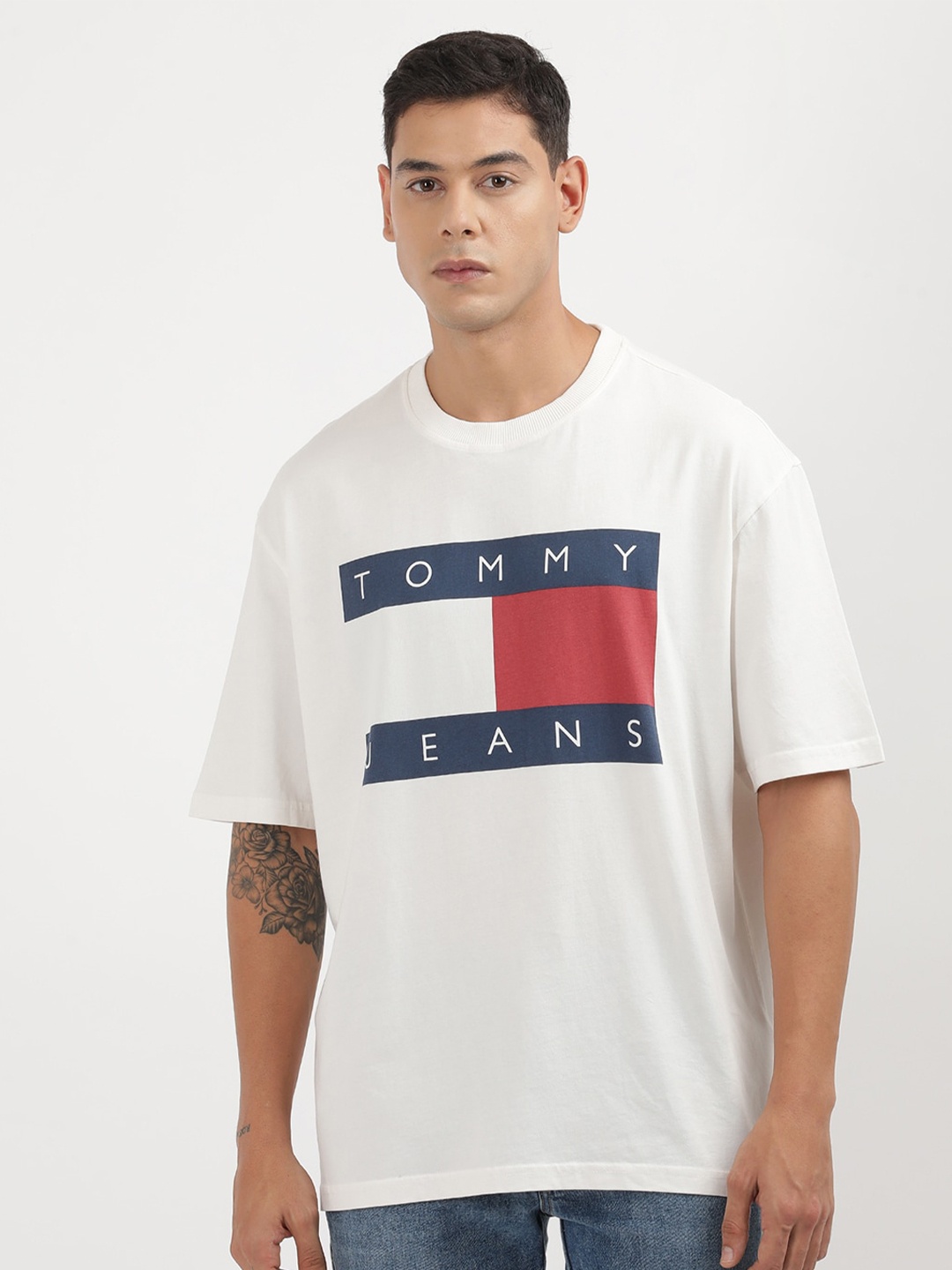 

Tommy Hilfiger Men Typography Printed Applique T-shirt, White