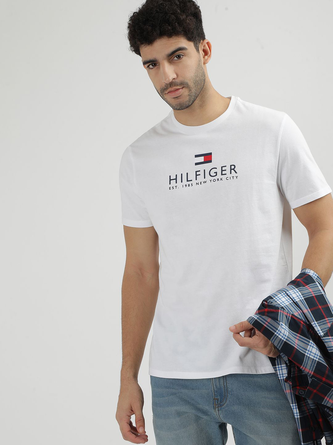 

Tommy Hilfiger Men Typography Printed Applique T-shirt, White