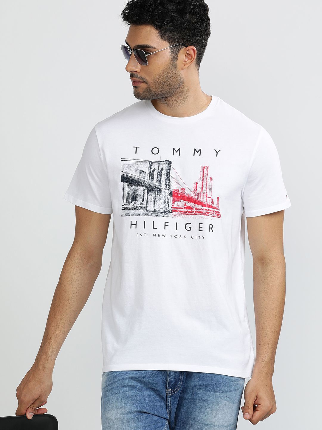 

Tommy Hilfiger Men Solid Printed Applique T-shirt, White