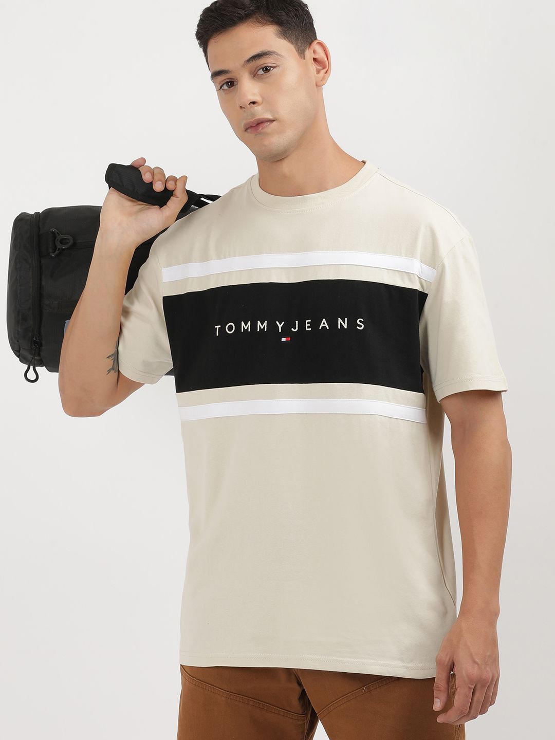 

Tommy Hilfiger Men Colourblocked Applique T-shirt, Beige