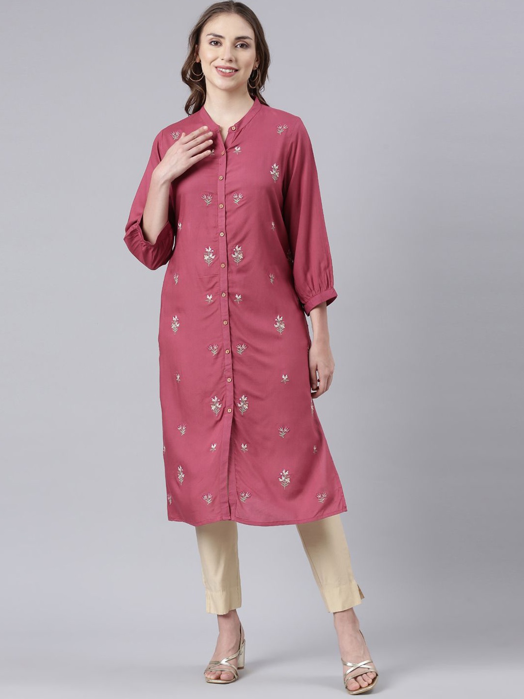 

Neerus Women Geometric Embroidered Keyhole Neck Sequinned Kurta, Pink