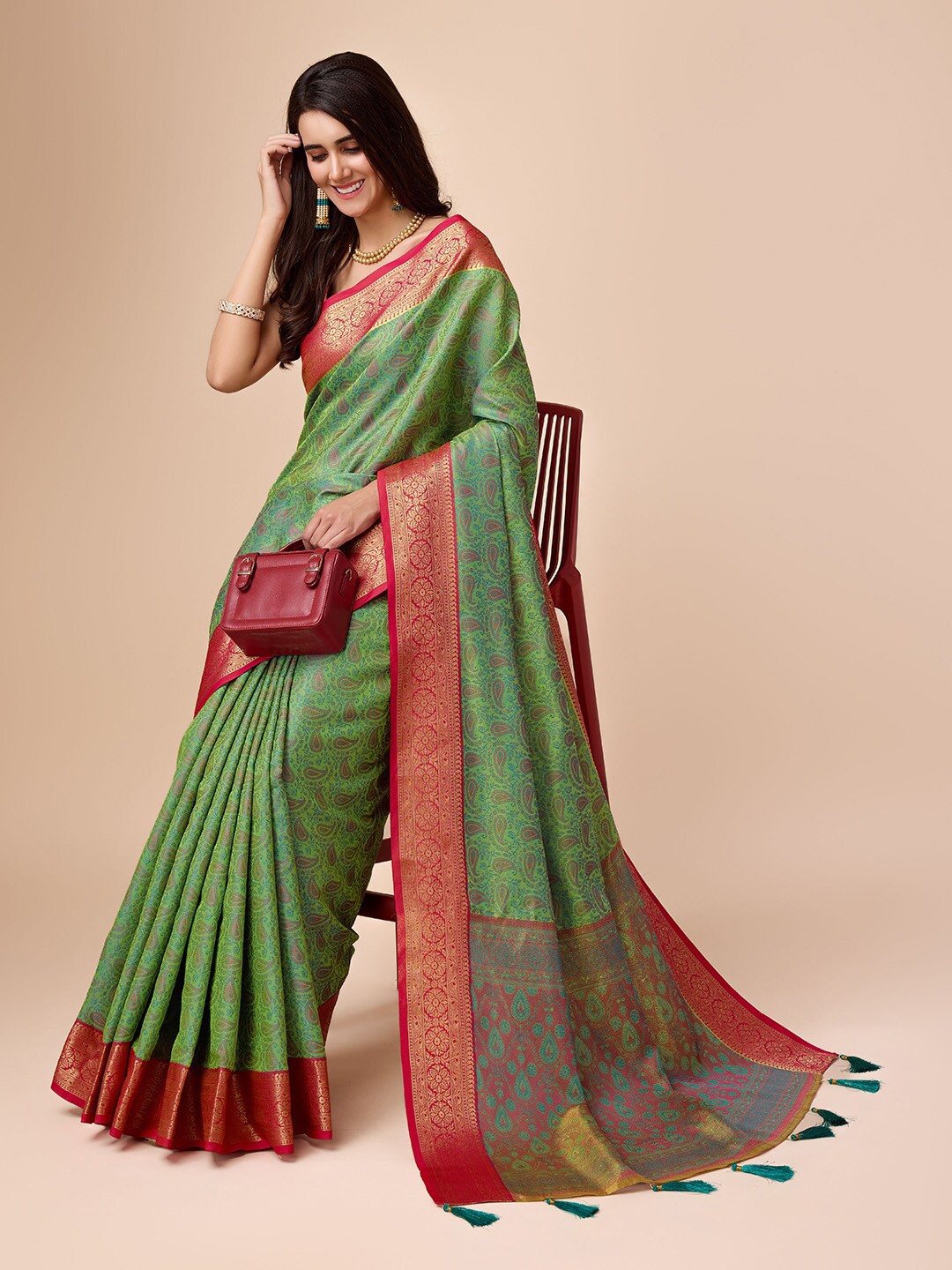 

Ishin Ethnic Motifs Zari Saree, Green