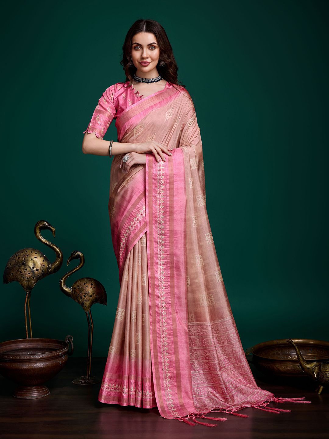 

Ishin Ethnic Motifs Sequinned Tussar Saree, Pink