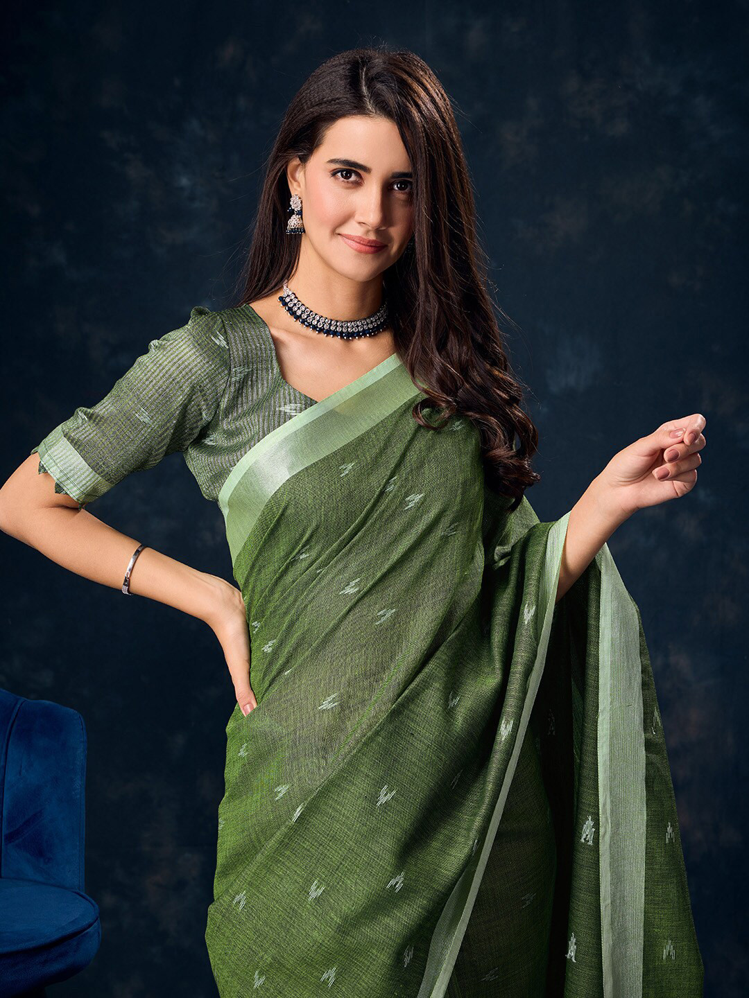

Ishin Woven Design Zari Saree With Blouse Piece, Green
