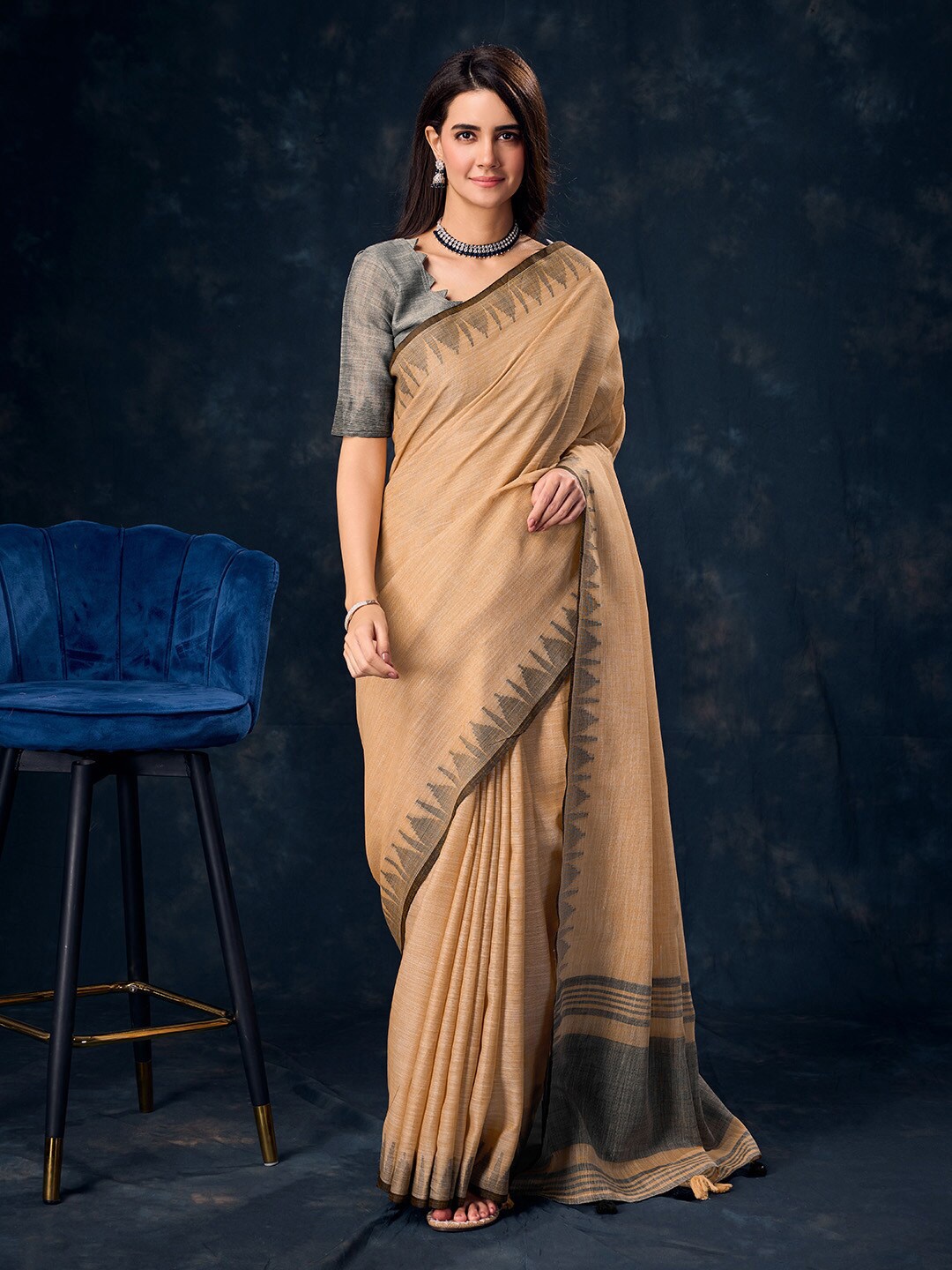 

Ishin Woven Design Saree With Blouse Piece, Orange