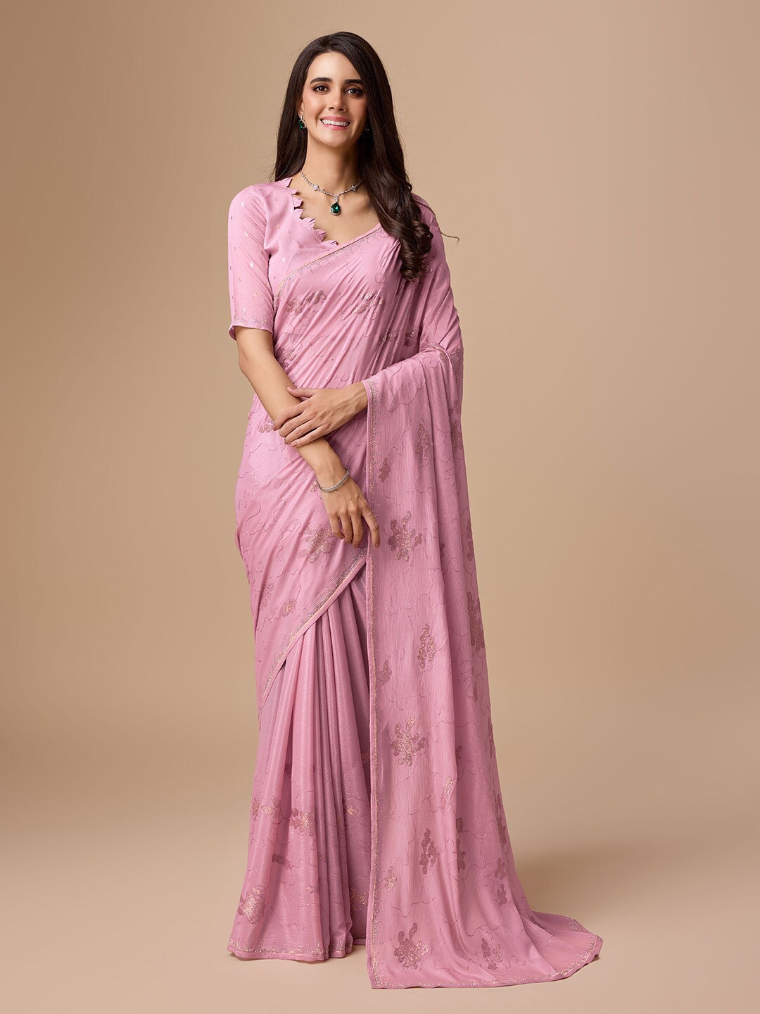 

Ishin Ethnic Motifs Sequinned Chiffon Saree, Pink