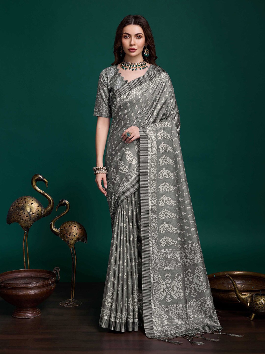 

Ishin Ethnic Motifs Sambalpuri Saree, Grey