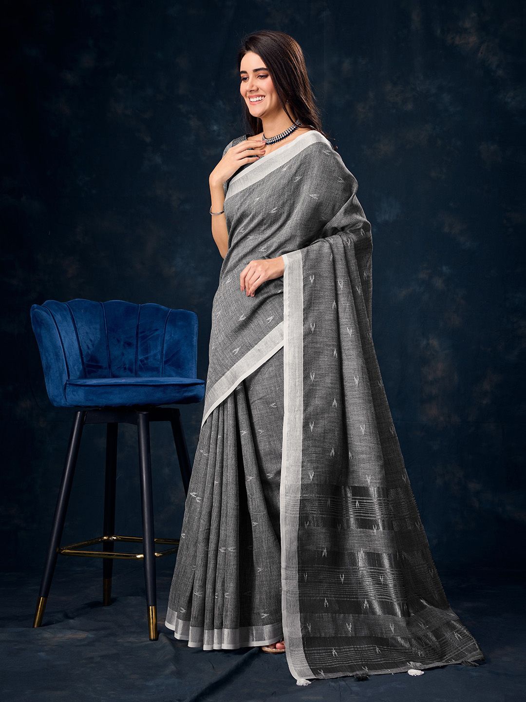 

Ishin Woven Design Saree With Blouse Piece, Grey