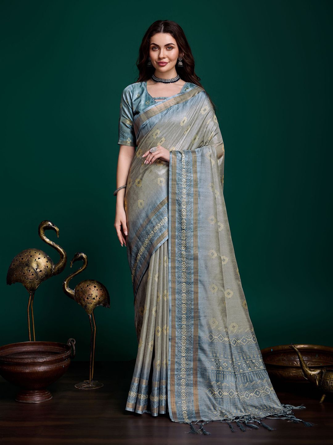 

Ishin Ethnic Motifs Sequinned Tussar Saree, Grey