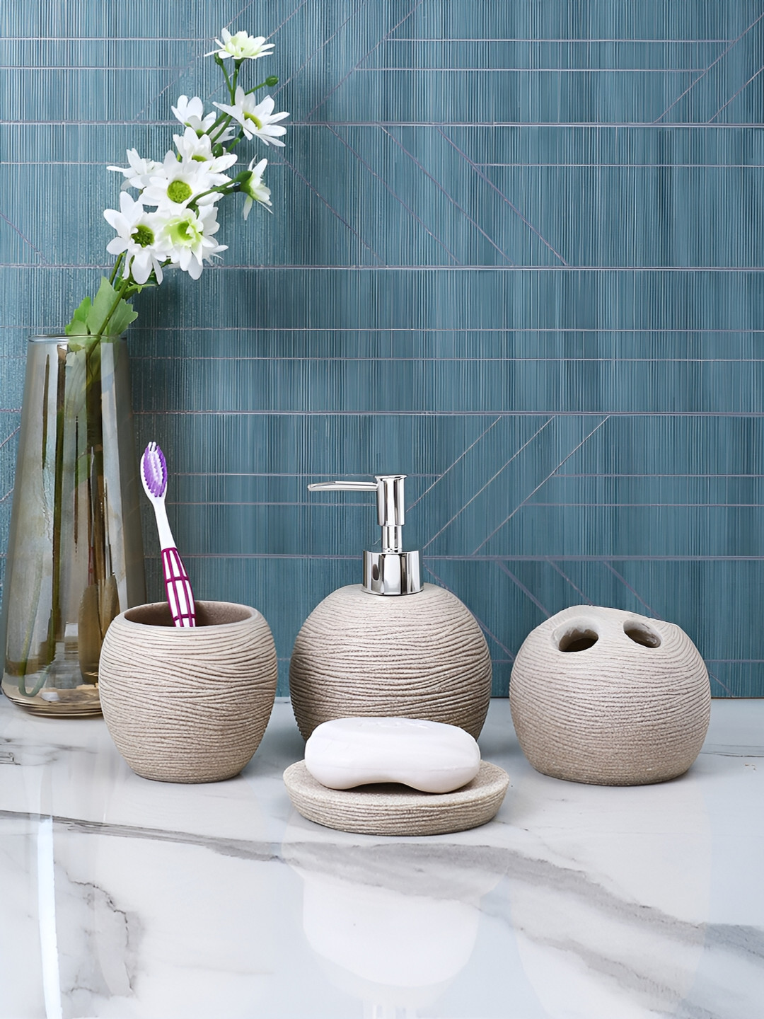 

Aura Cream-Coloured 4 piece Textured Resin Bath Accessories Set