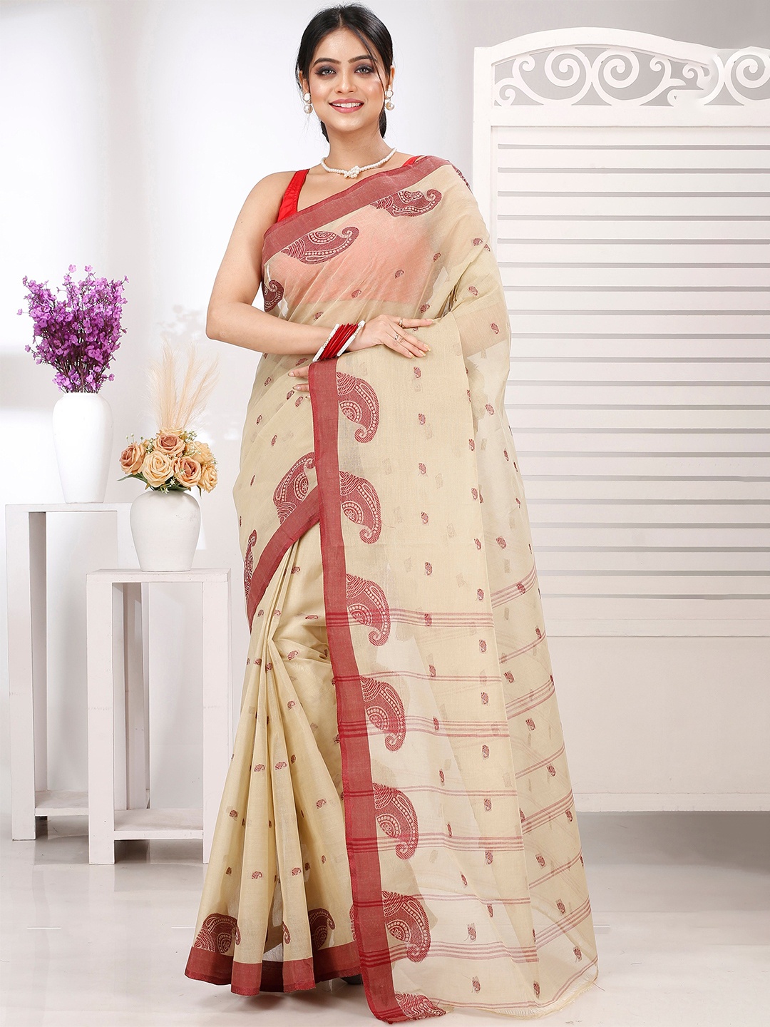 

DipDiya Woven Design Pure Cotton Taant Saree, Off white