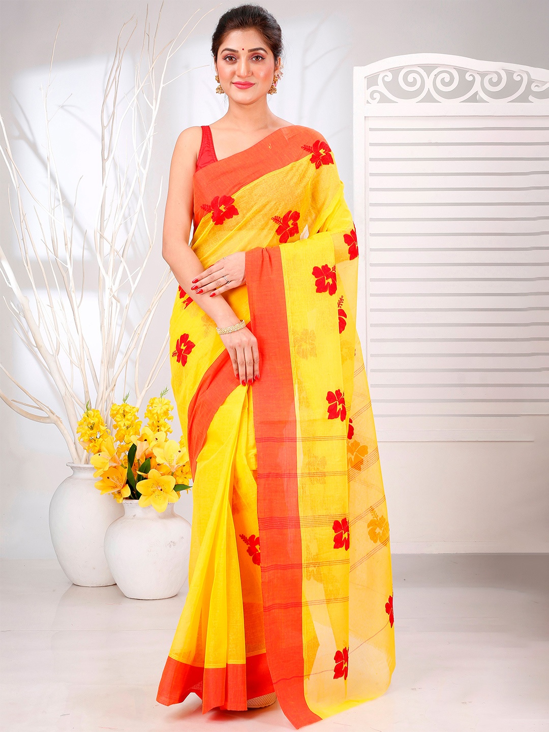 

DipDiya Floral Pure Cotton Taant Saree, Yellow