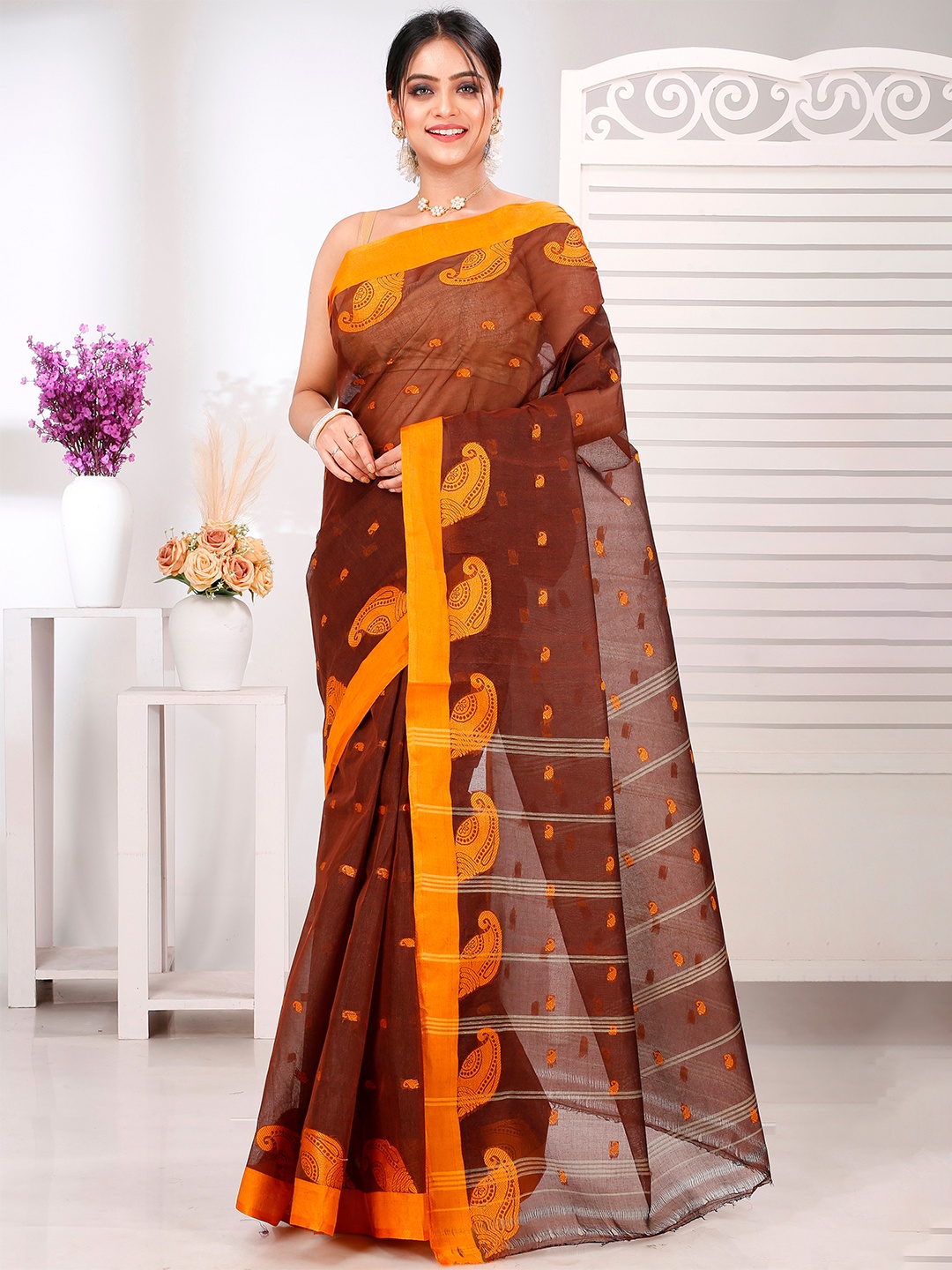 

DipDiya Ethnic Motifs Pure Cotton Taant Saree, Brown