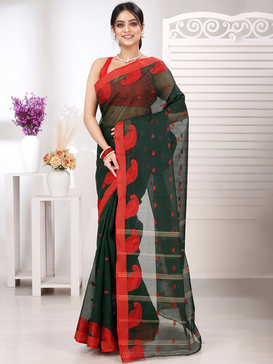 

DipDiya Woven Design Pure Cotton Handloom Taant Saree, Green