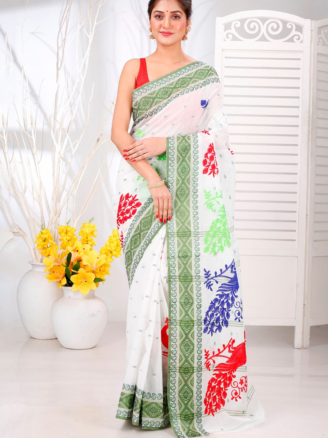 

DipDiya Ethnic Motifs Embroidered Pure Cotton Taant Saree, White