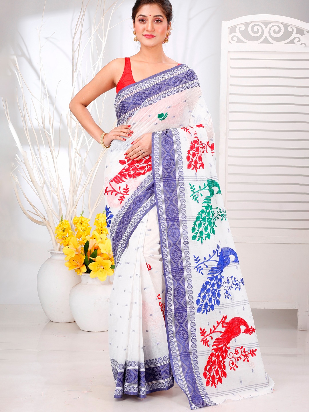 

DipDiya Ethnic Motifs Embroidered Pure Cotton Taant Saree, White
