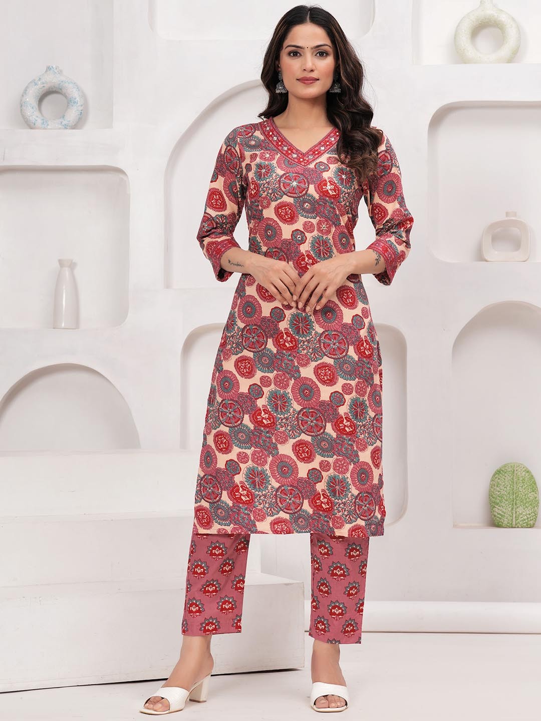 

JAHIDA COMFORT WITH STYLE Women Floral Printed Straight Pure Cotton Kurta with Trousers, Red