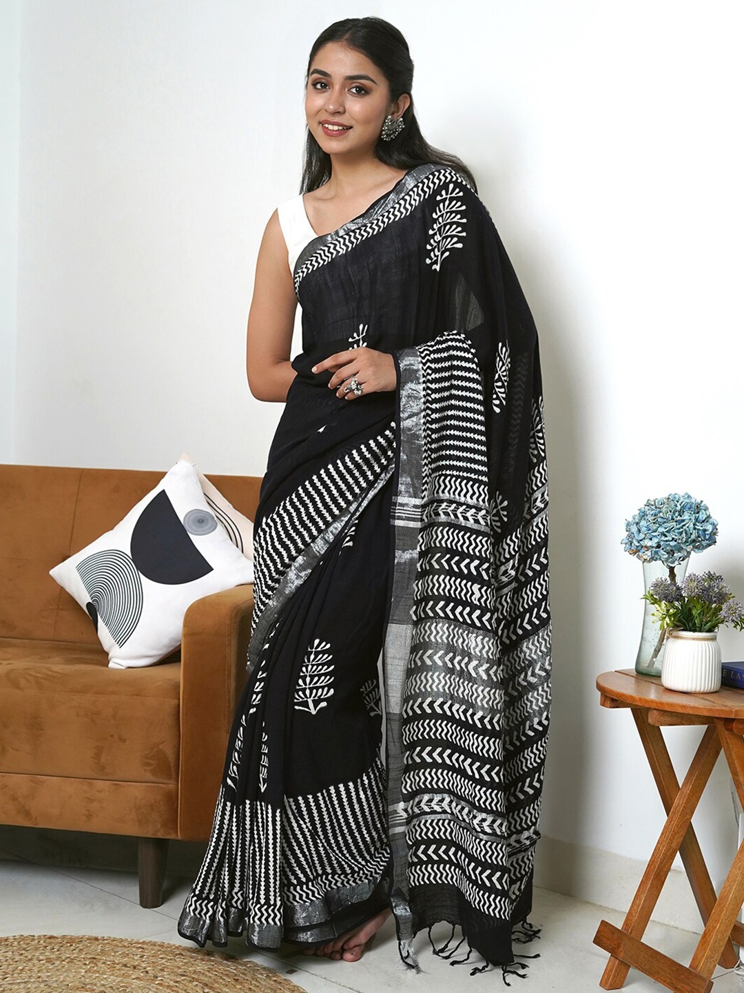 

TEEJH Floral Zari Block Print Saree, Black