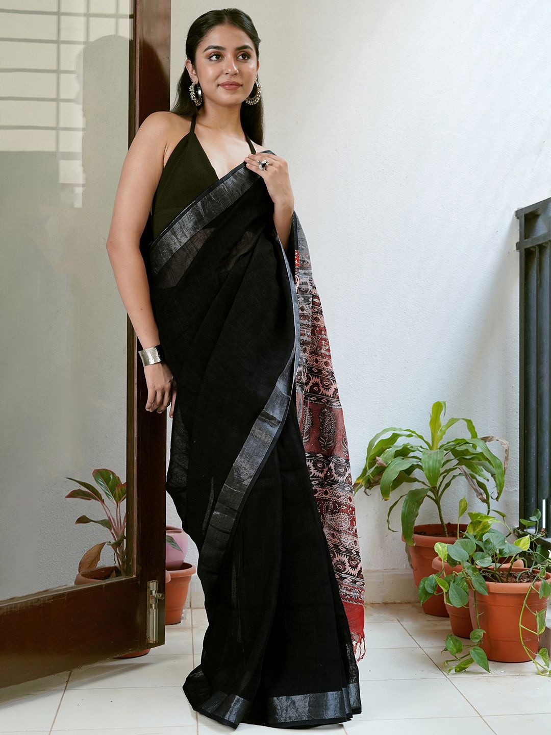 

TEEJH Floral Zari Block Print Saree, Black