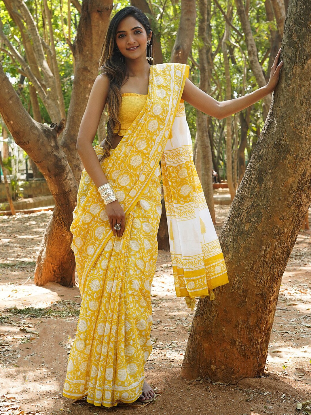 

TEEJH Floral Pure Cotton Block Print Saree With Blouse Piece, Yellow