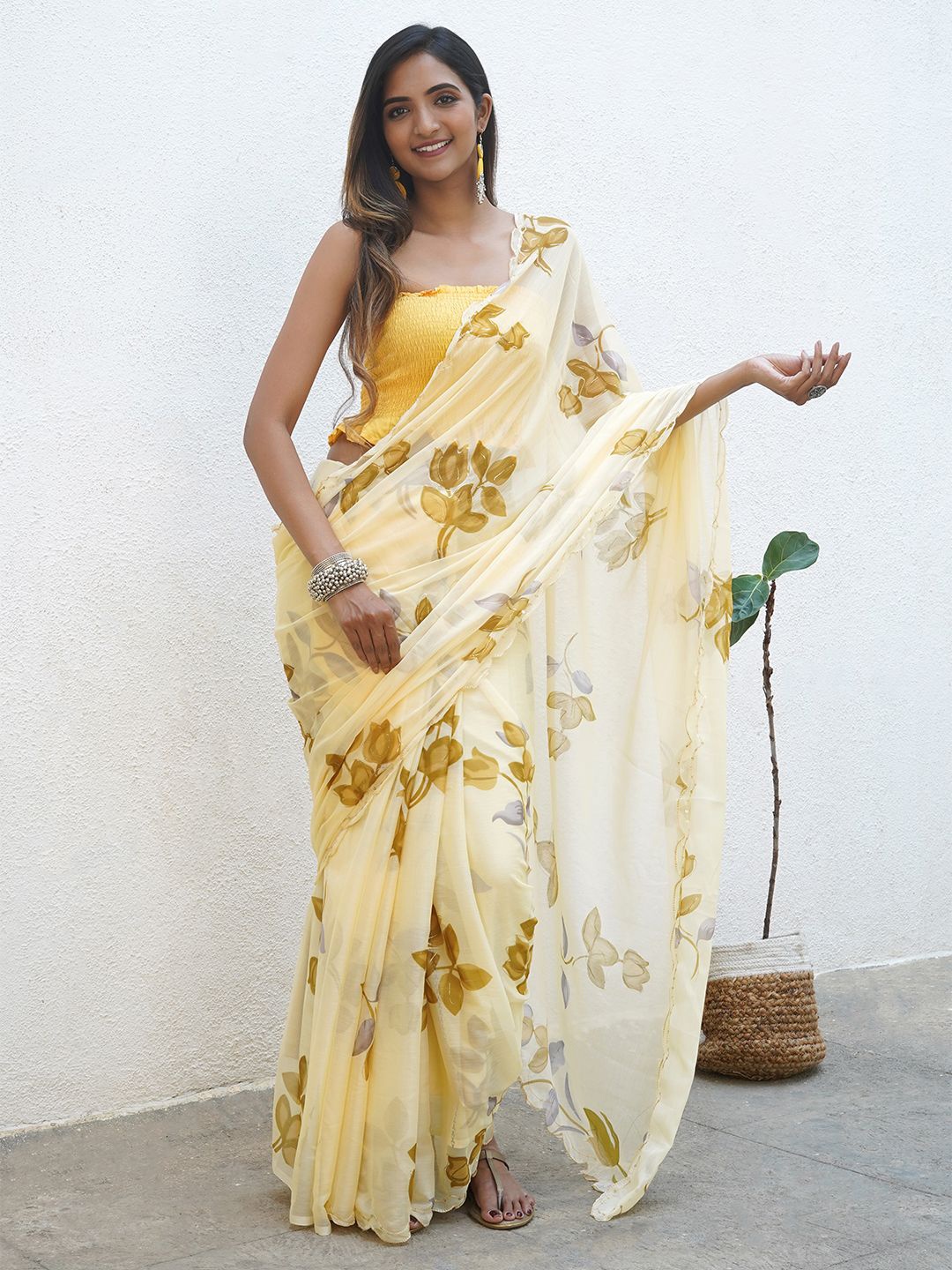 

TEEJH Floral Printed Saree, Yellow