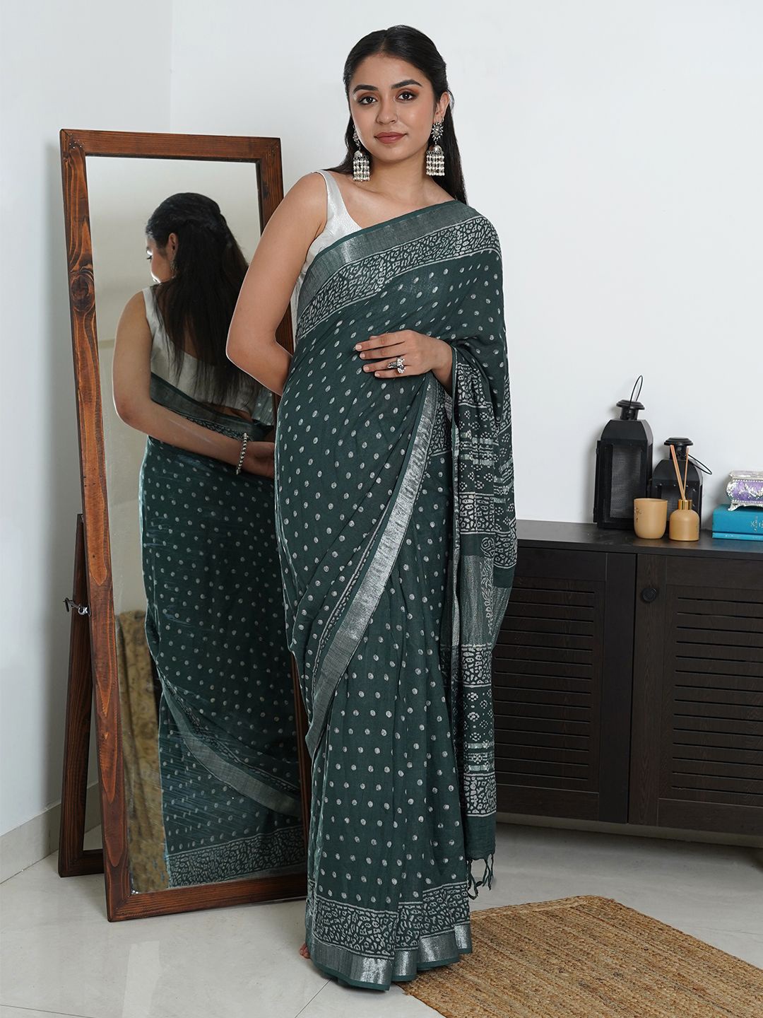 

TEEJH Floral Zari Block Print Saree, Green