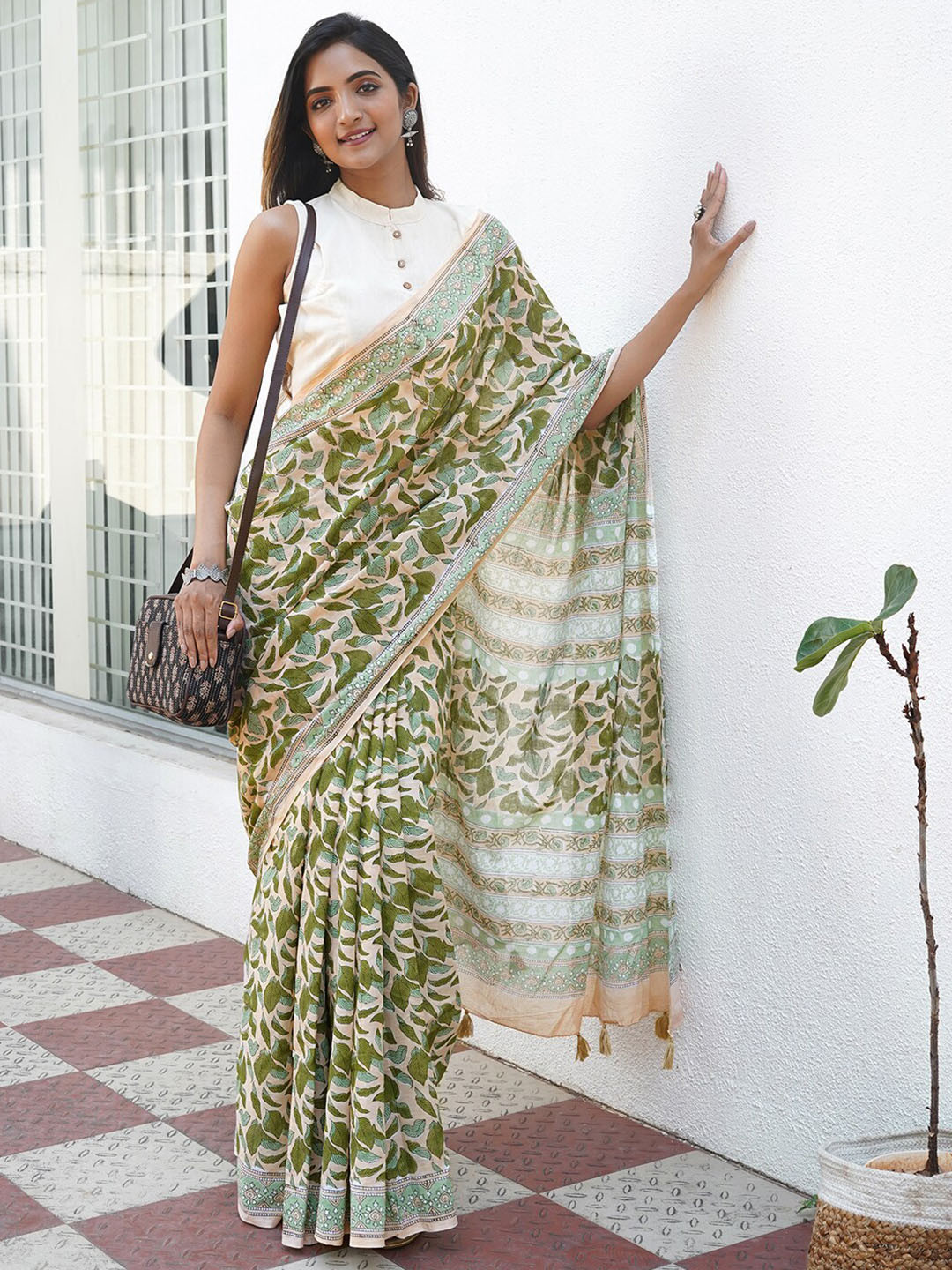 

TEEJH Floral Pure Cotton Block Print Saree, Beige