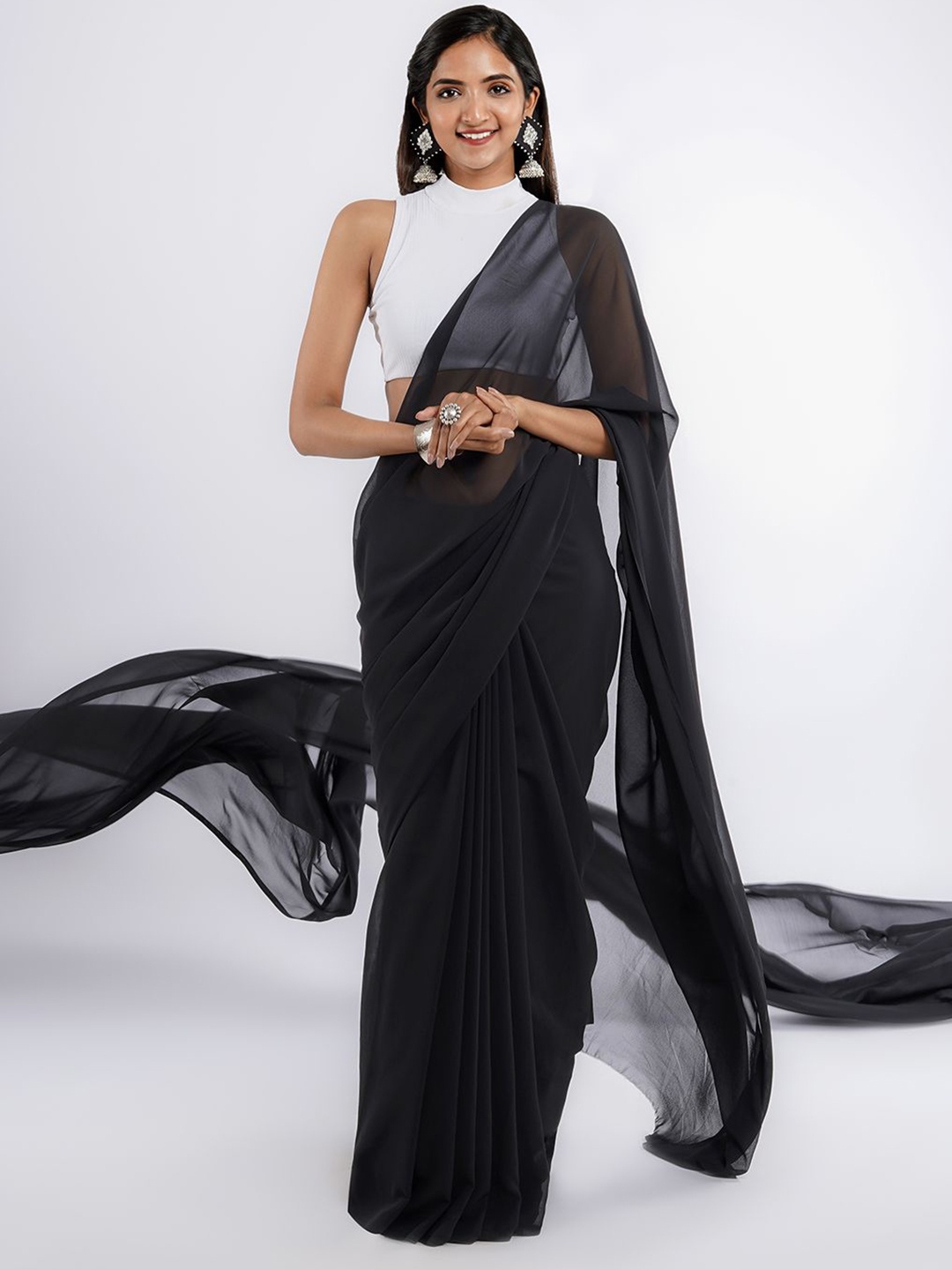 

TEEJH Solid Georgette Saree, Black