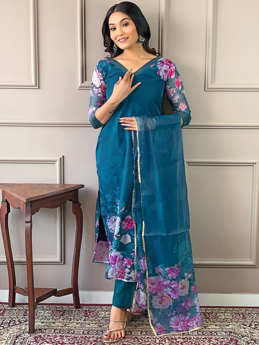 

Sangria Printed Straight Kurta With Trouser & Dupatta Set, Teal