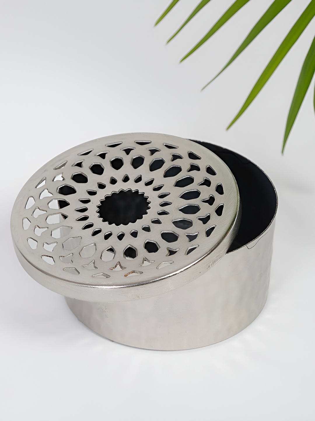 

Fabindia Silver-Toned Regular Desk Organiser