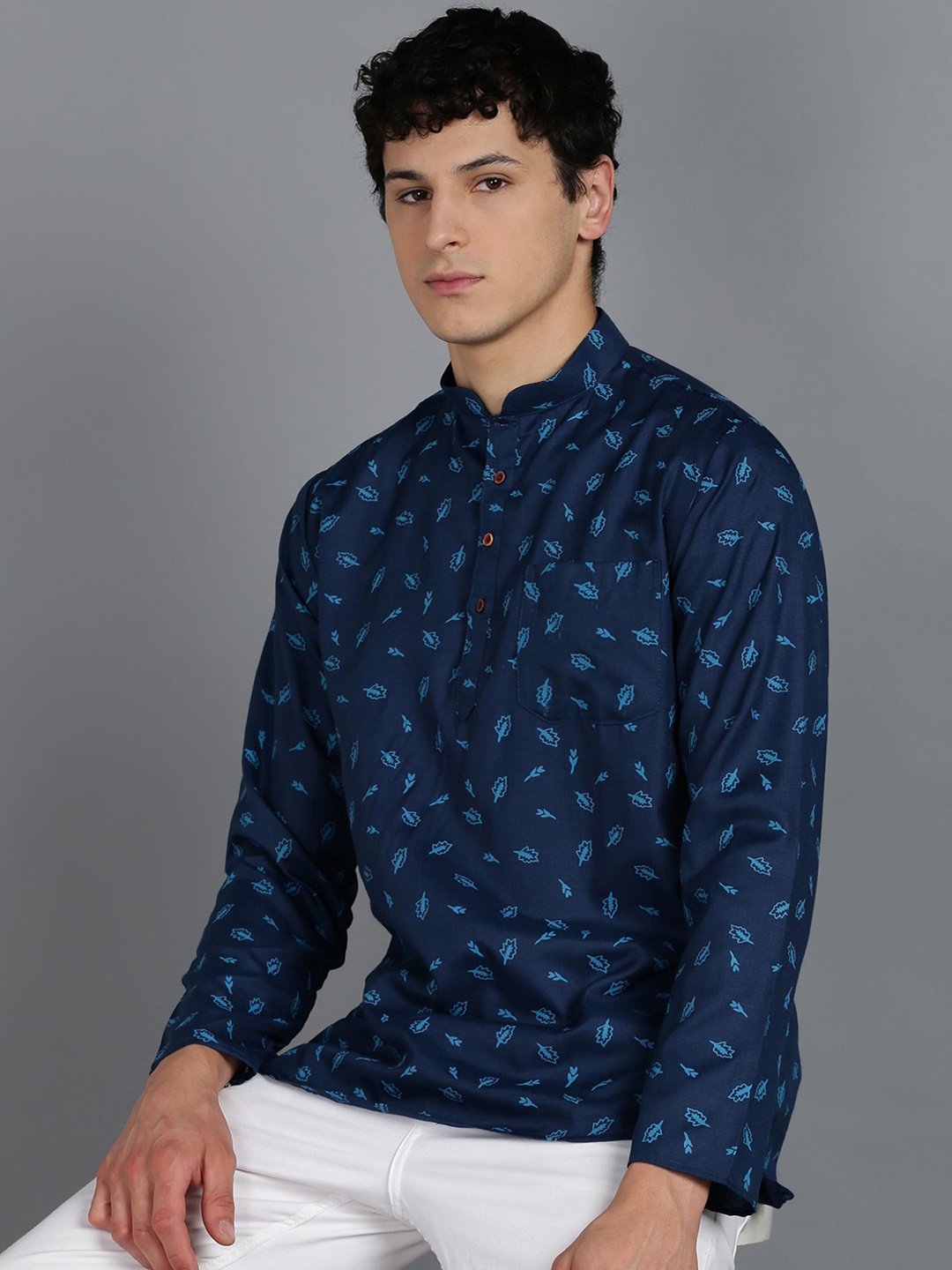

Anouk Men Quirky Thread Work Kurta, Navy blue