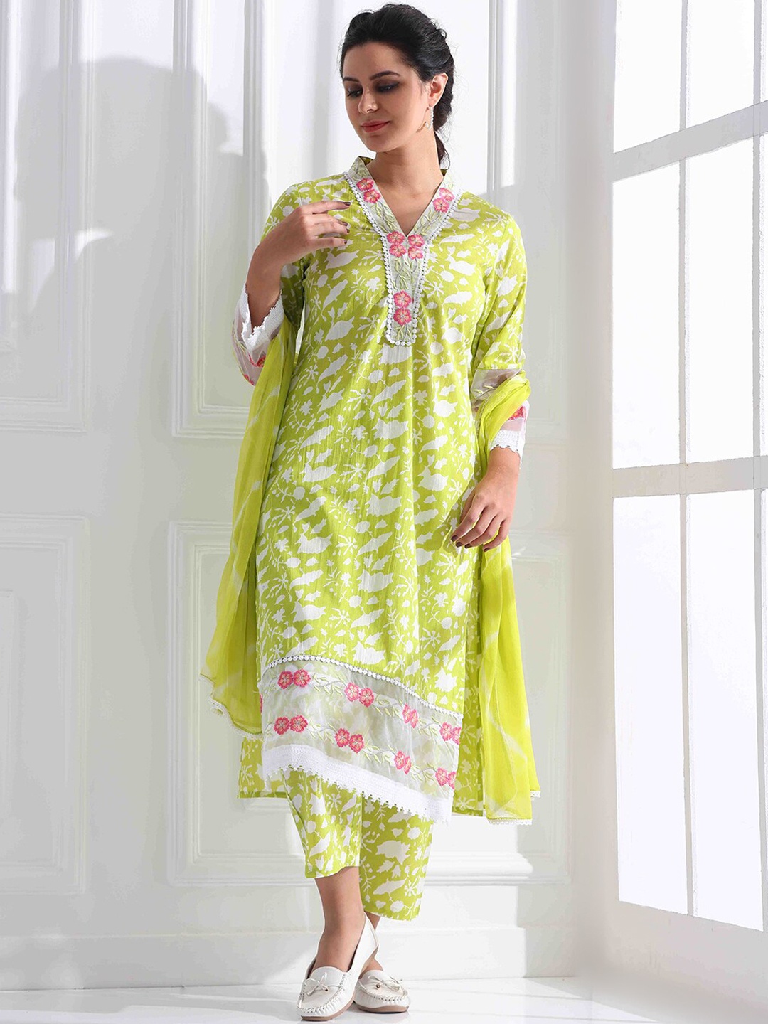 

Anouk Women Floral Printed Regular Thread Work Pure Cotton Kurta with Trousers Set, Lime green