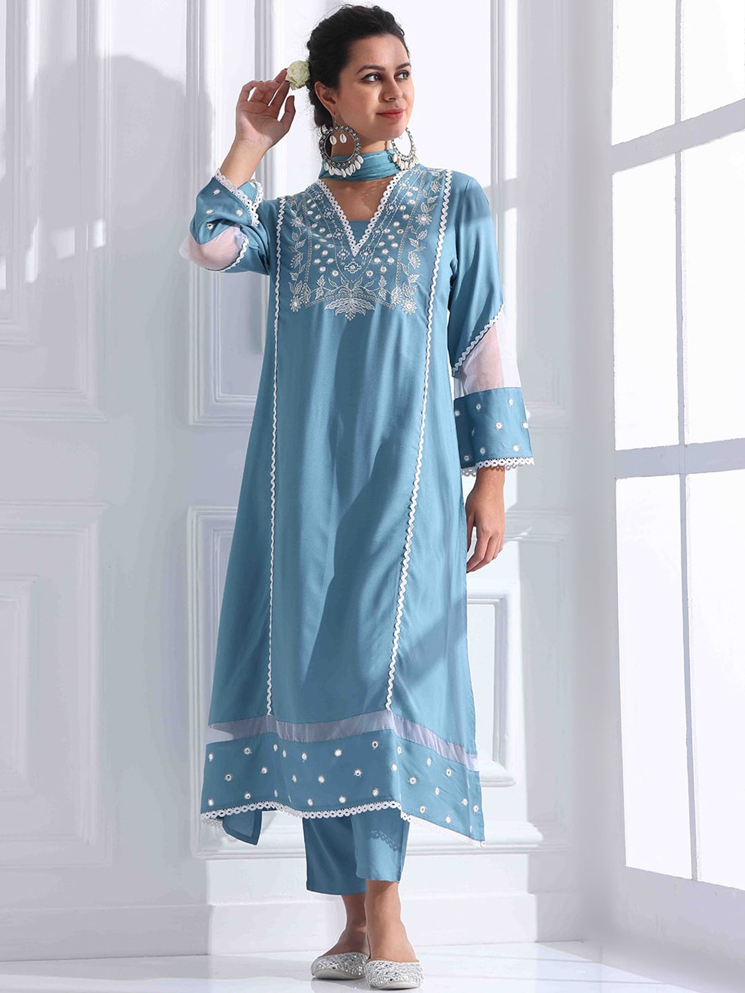 

Anouk Women Embroidered Regular Thread Work Kurta with Trousers & With Dupatta, Blue