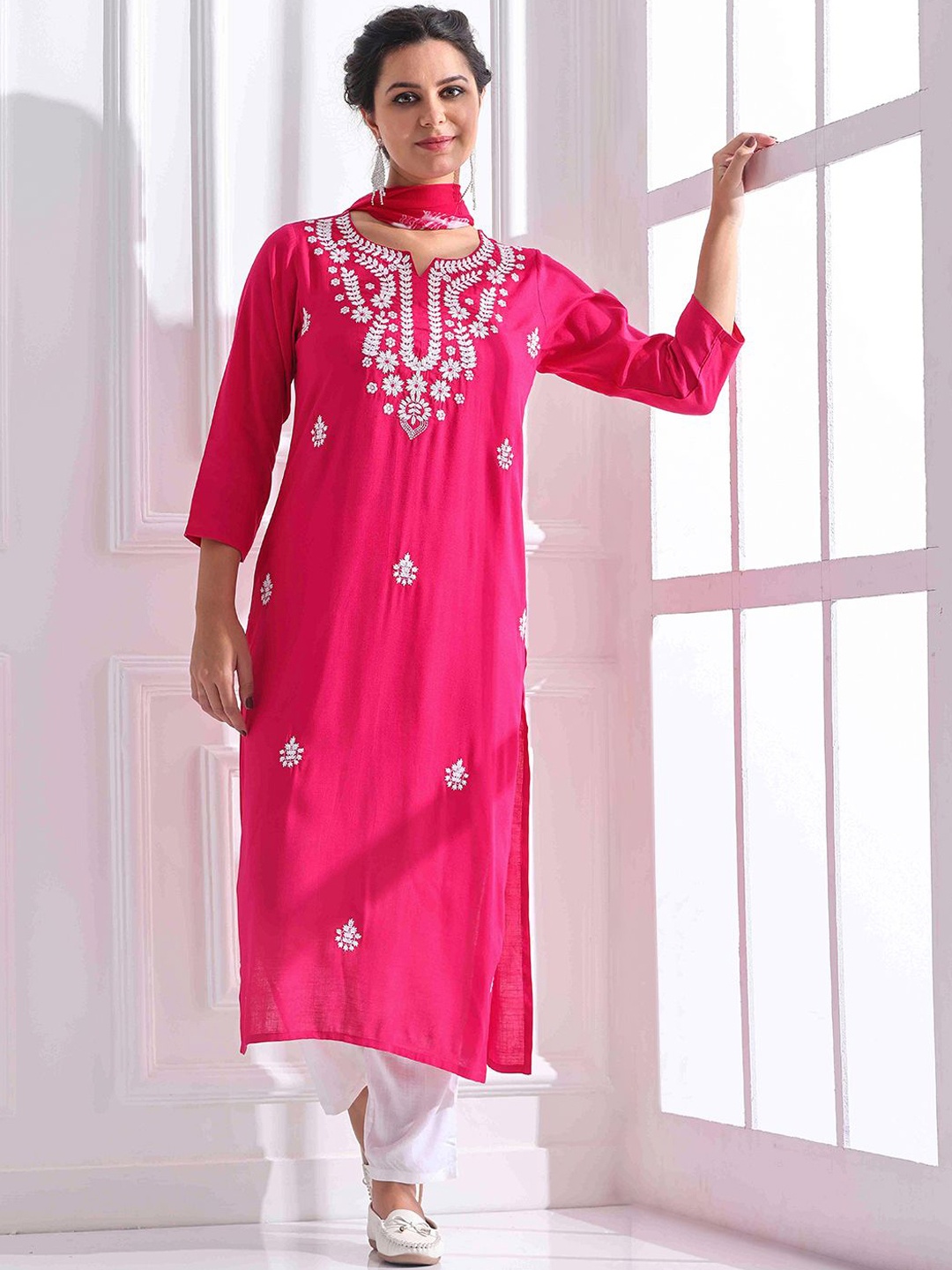 

Anouk Women Floral Embroidered Regular Thread Work Kurta with Trousers & With Dupatta, Fuchsia