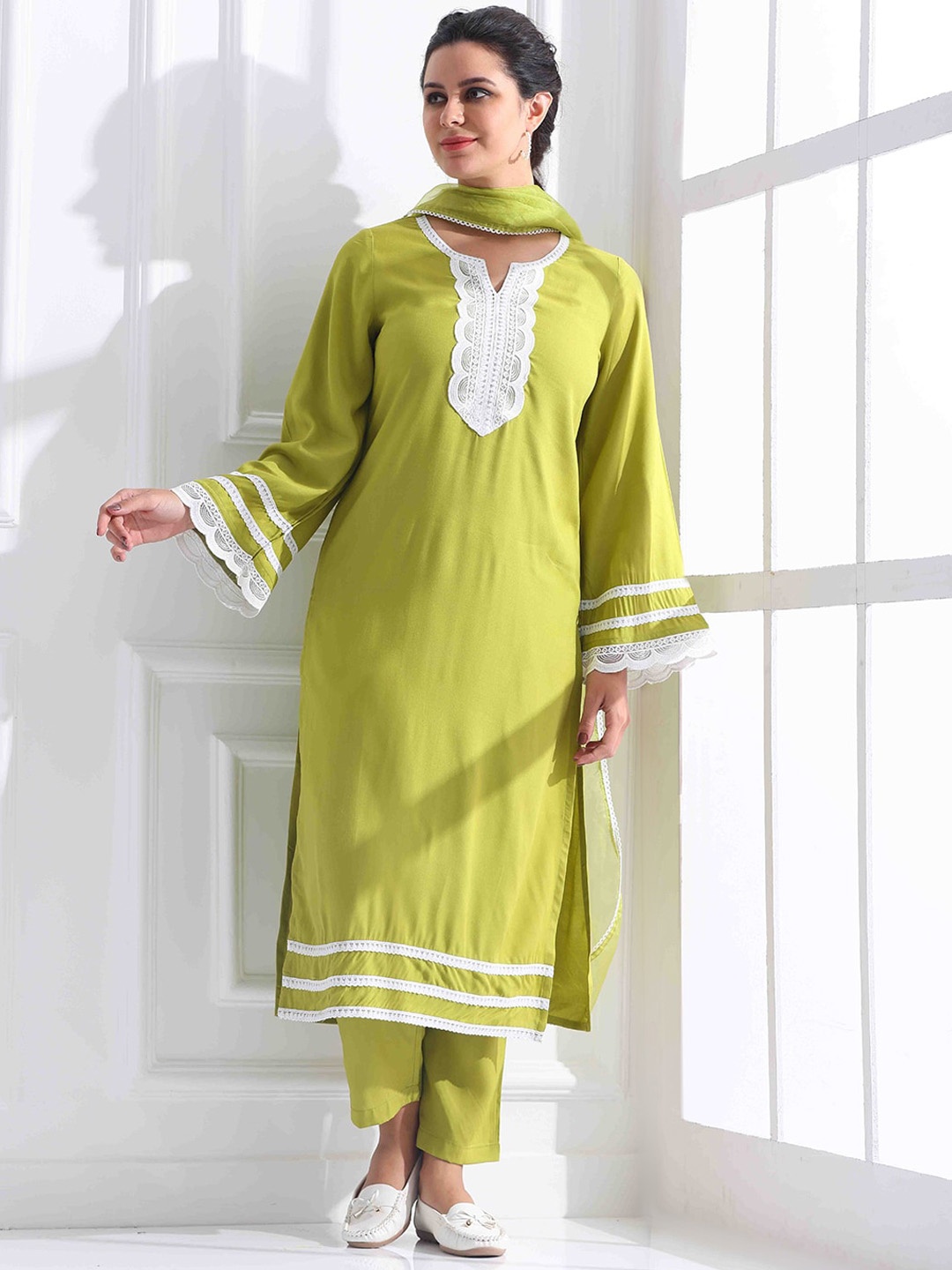 

Anouk Women Embroidered Thread Work Kurta with Trousers & With Dupatta, Lime green