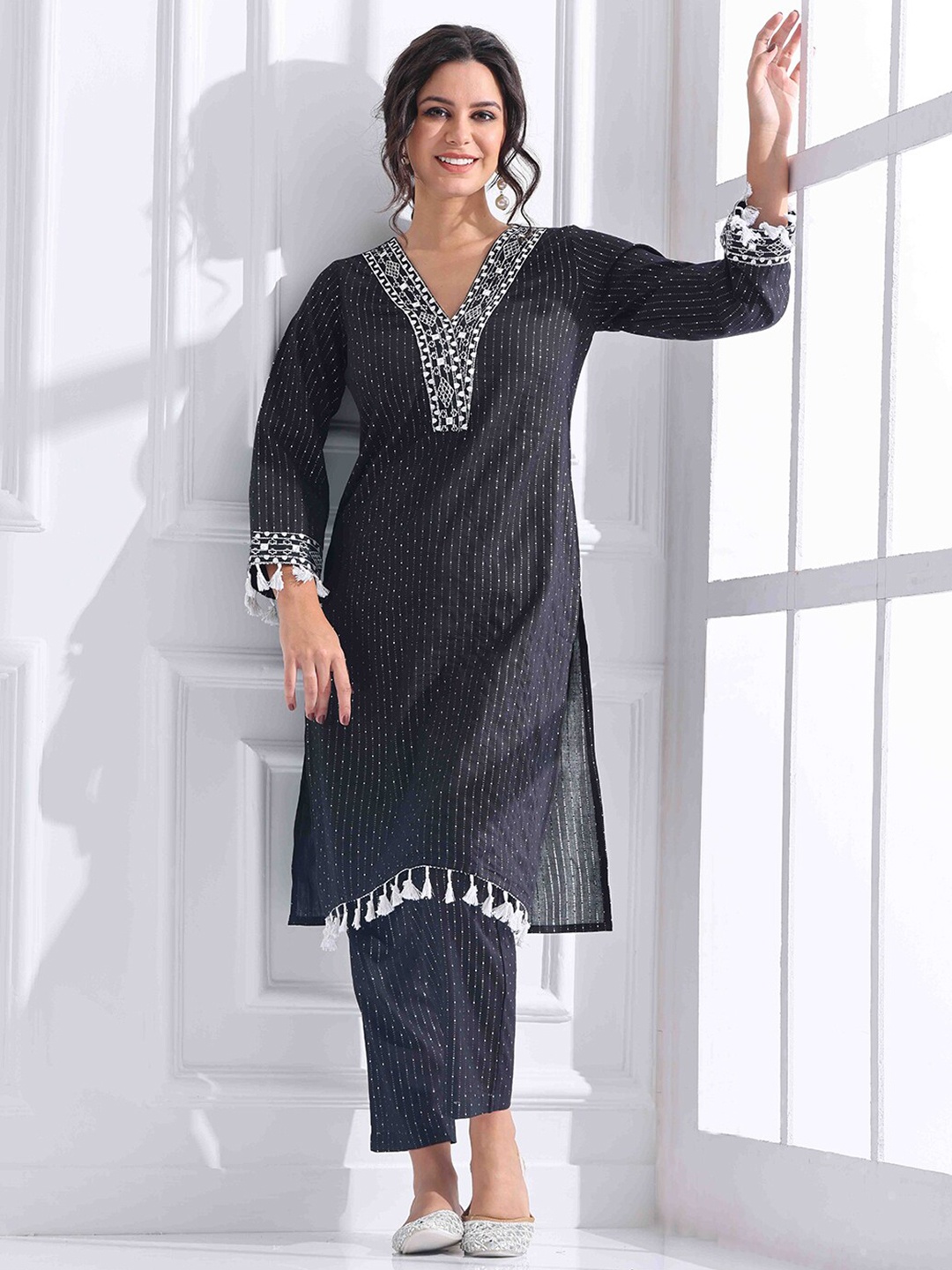 

Anouk Women Embroidered Regular Thread Work Pure Cotton Kurta with Trousers, Black