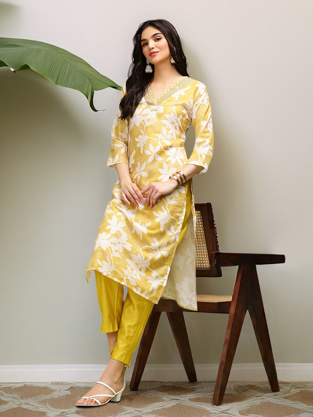 

Ishin Women Floral Printed Regular Sequinned Kurta with Trousers, Mustard