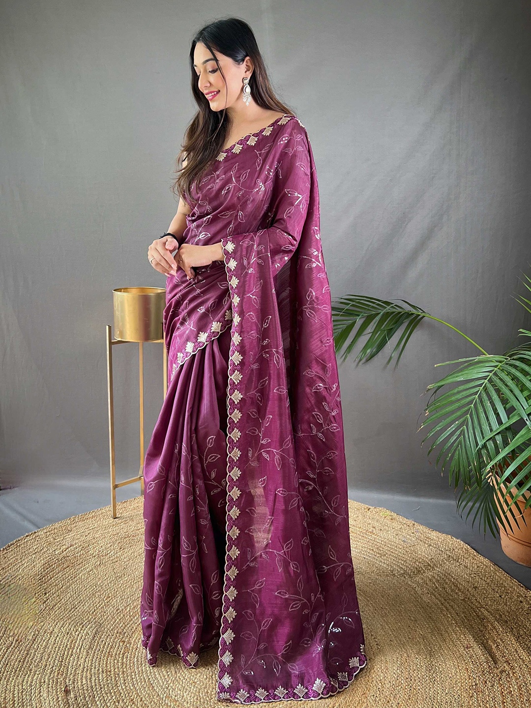 

DEVATITHI Floral Embroidered Pure Silk Saree, Maroon