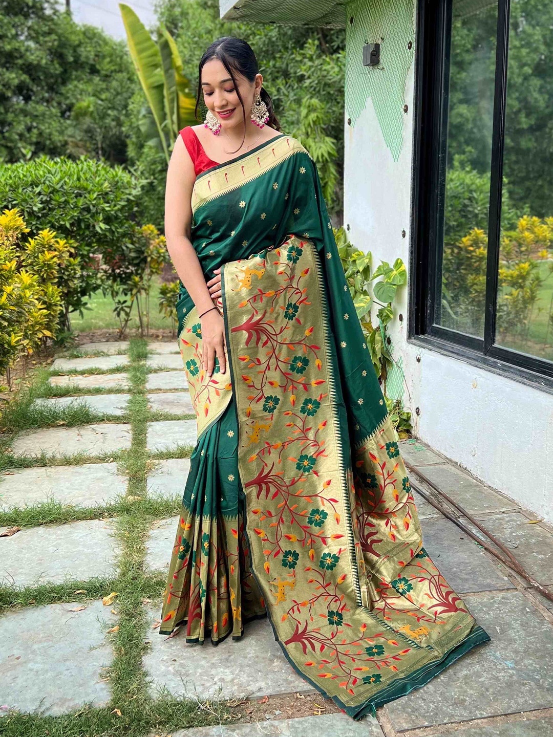 

DEVATITHI Woven Design Zari Paithani Saree, Green