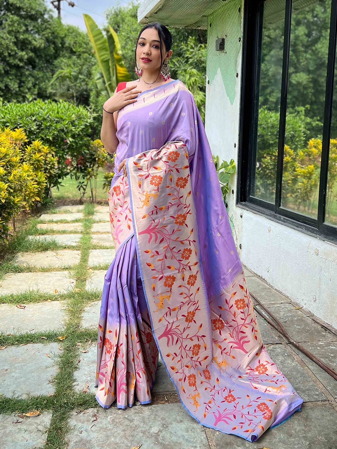 

DEVATITHI Woven Design Zari Paithani Saree, Lavender