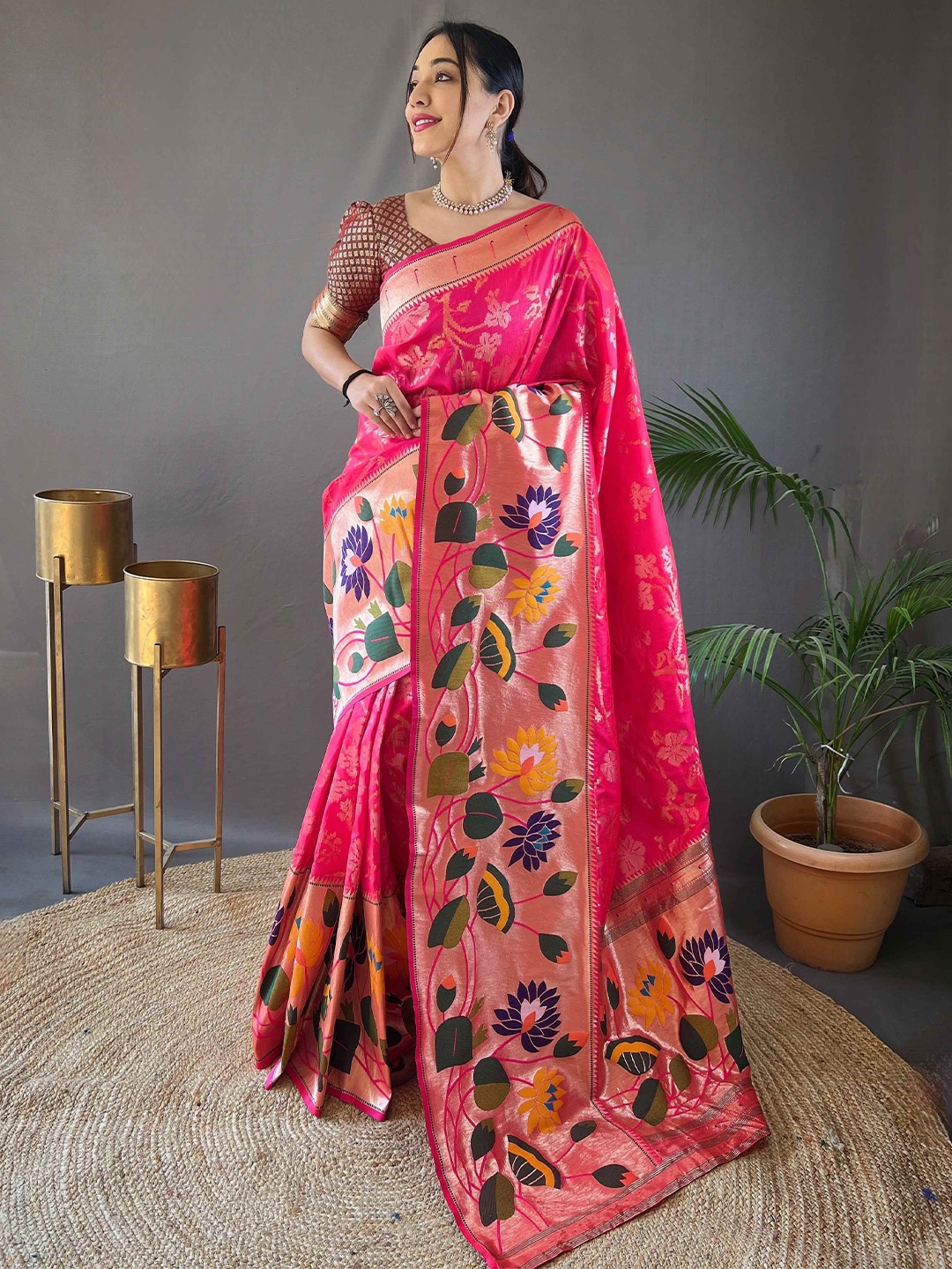 

DEVATITHI Woven Design Zari Paithani Saree, Pink