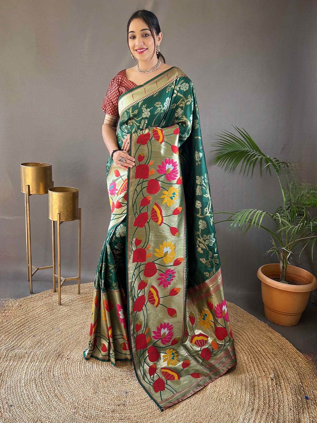 

DEVATITHI Floral woven design Paithani Saree, Green