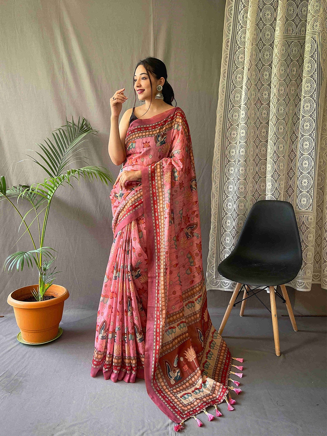 

DEVATITHI Ethnic Motifs Saree, Pink