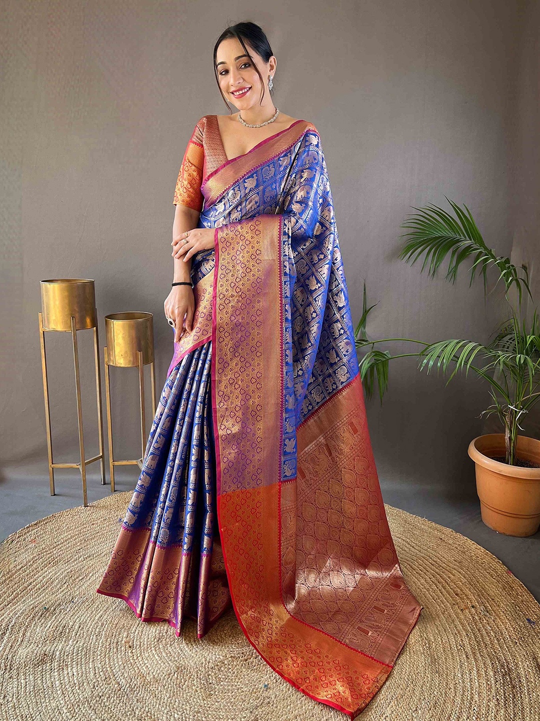 

DEVATITHI Woven Design Zari Saree, Navy blue