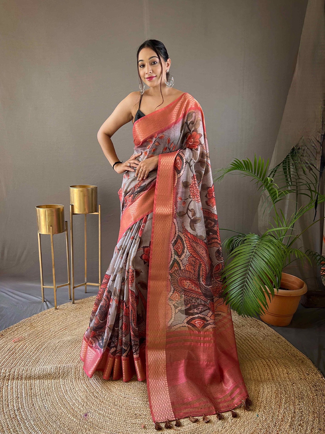 

DEVATITHI Floral Zari Tussar Saree, Grey