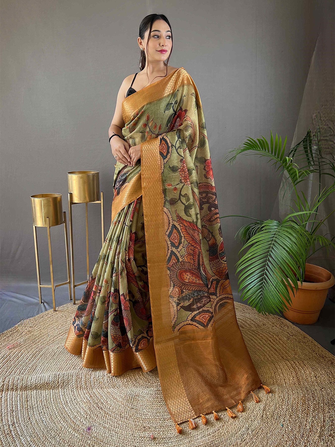 

DEVATITHI Ethnic Motifs Zari Tussar Saree, Green
