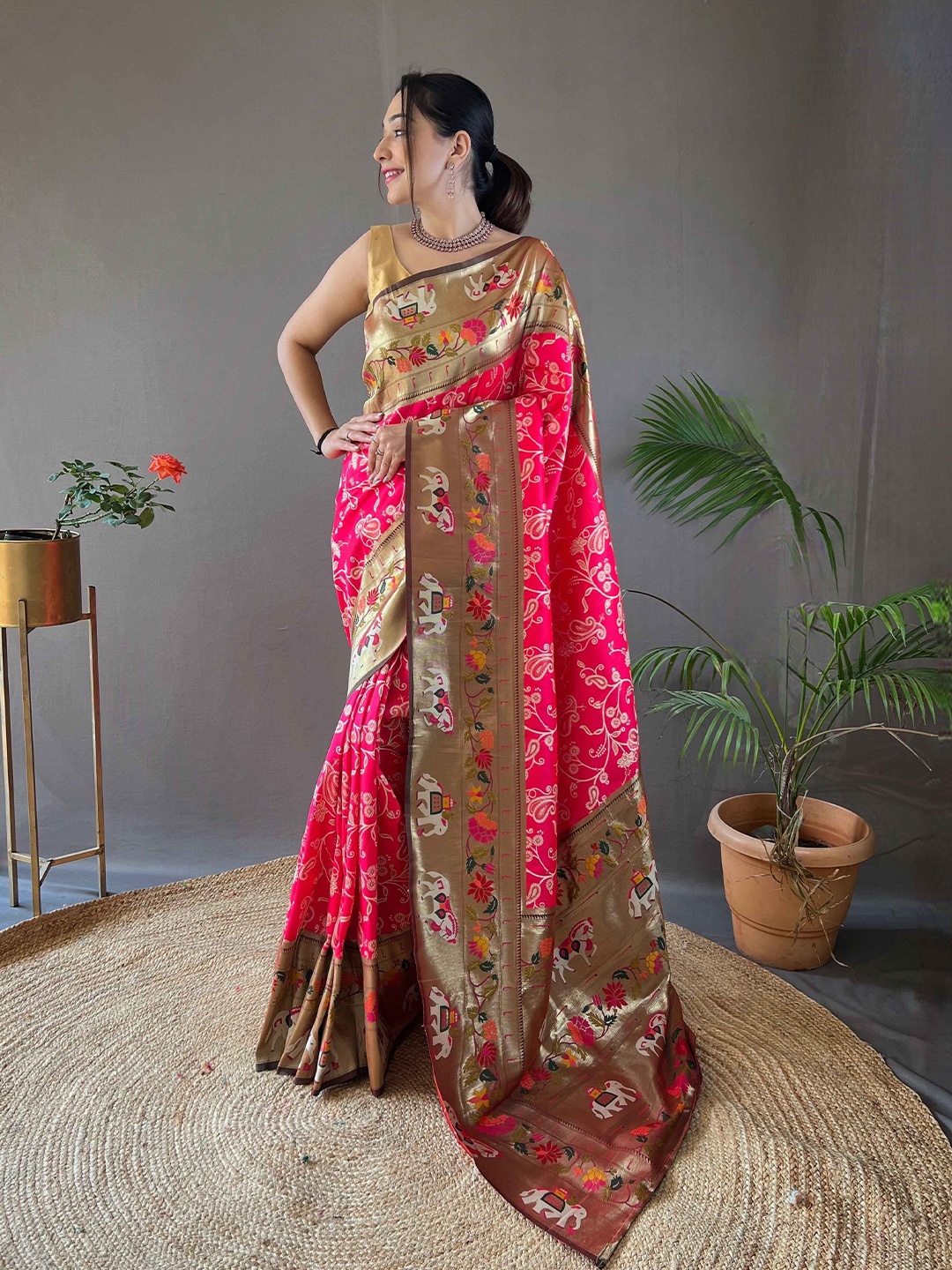 

DEVATITHI Woven Design Zari Paithani Saree, Pink