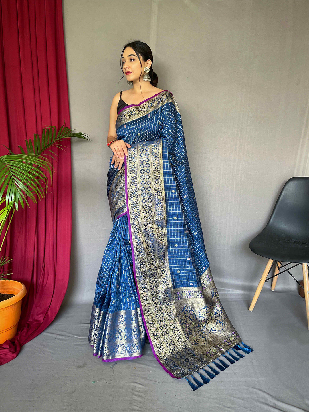 

DEVATITHI Woven Design Zari Kanjeevaram Saree, Blue