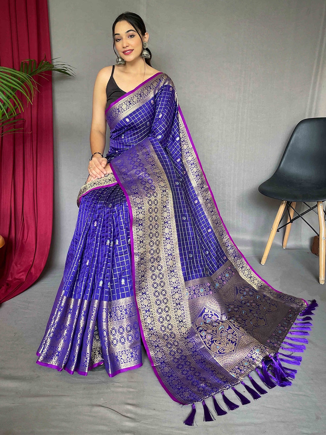 

DEVATITHI Ethnic Motifs Zari Silk Blend Kanjeevaram Saree, Blue