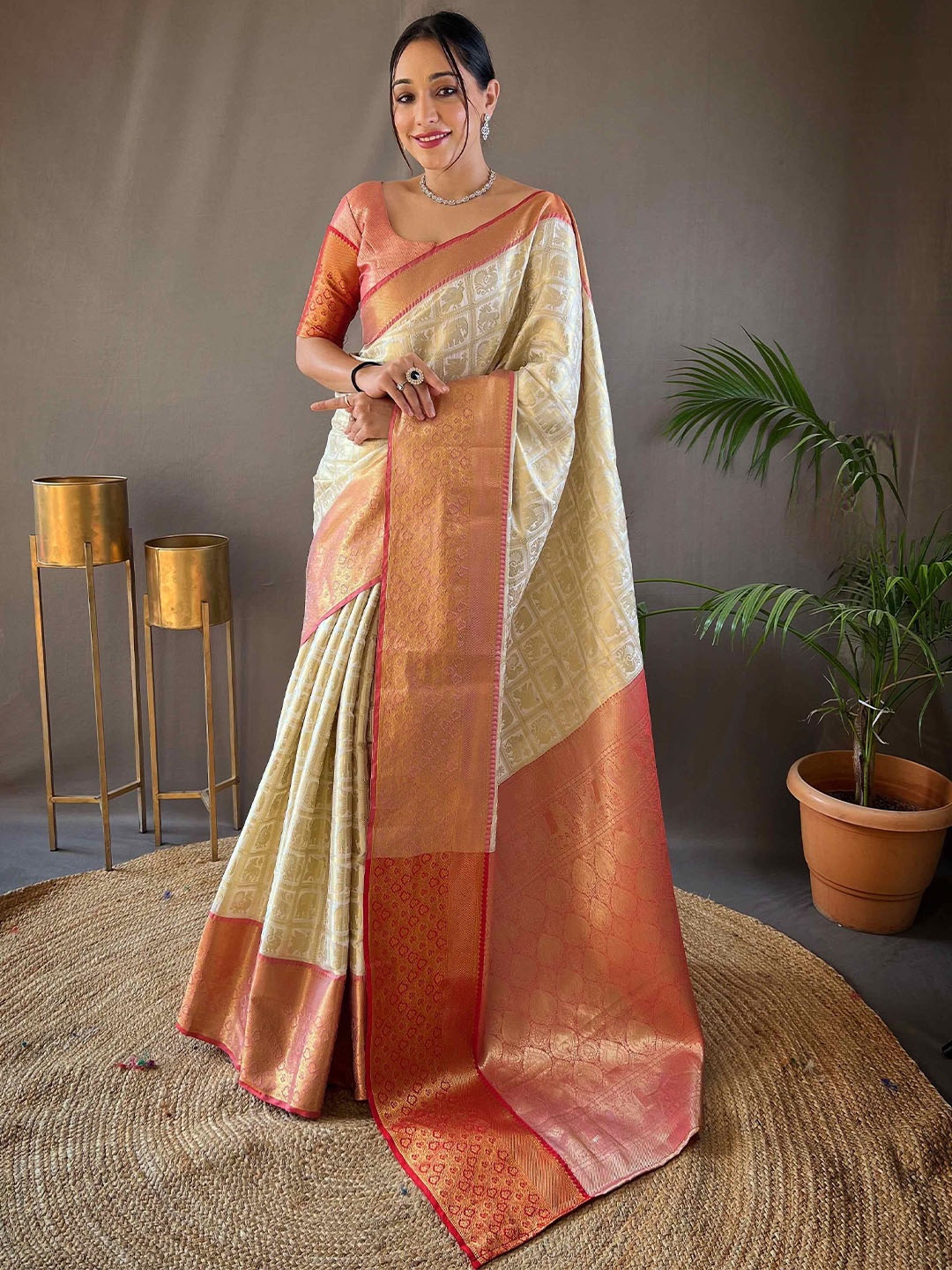 

DEVATITHI Woven Design Zari Silk Blend Saree, White